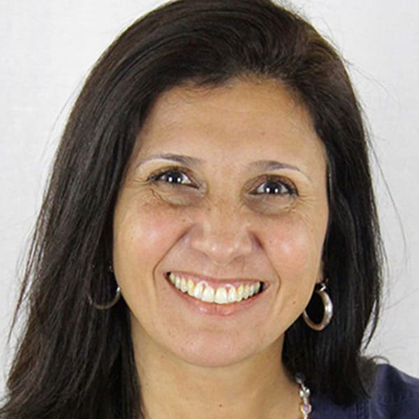 Dre Liliane Carvalho, Montréal Prosthodontiste